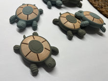 Charger l&#39;image dans la galerie, Tortue de bois et silicone
