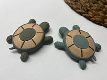 Charger l&#39;image dans la galerie, Tortue de bois et silicone
